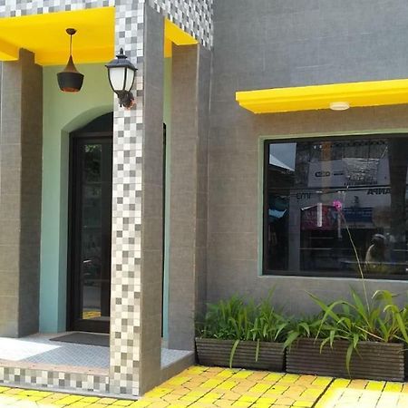 Isro Guesthouse Syariah Kepanjen Exterior photo