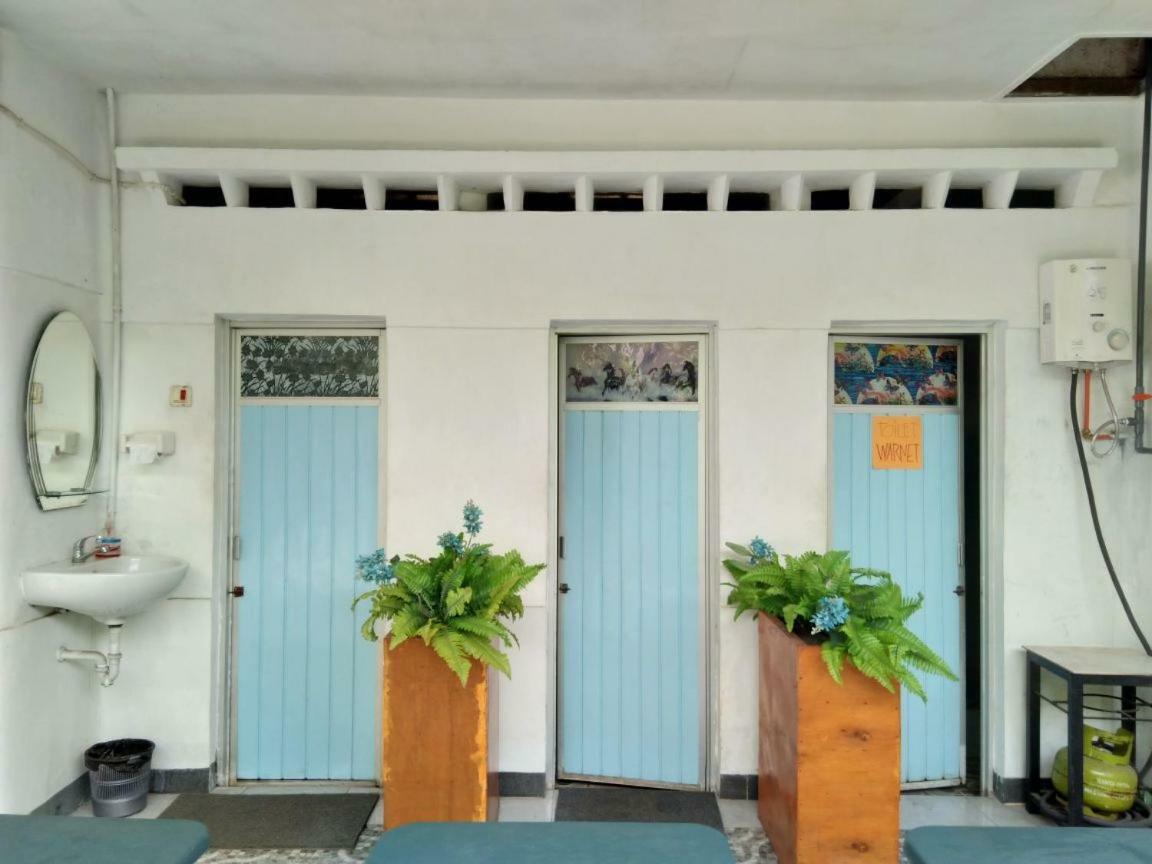 Isro Guesthouse Syariah Kepanjen Exterior photo
